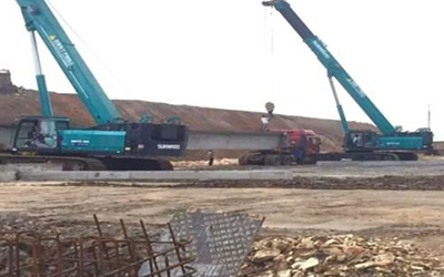 SWTC75 telescopic boom crawler crane carried out construction at a ring expressway in Qujing, Yunnan